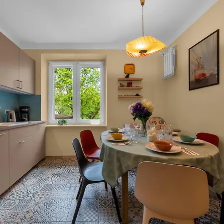 Apartment 70m2 Wola - Location, 2 Bedrooms, 1st Floor - By Rentujemy