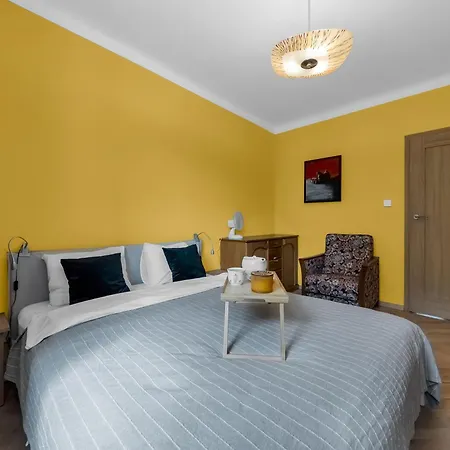 70m2 Wola - Location, 2 Bedrooms, 1st Floor - By Rentujemy Apartment